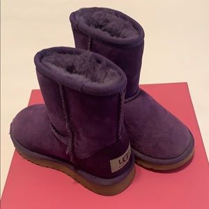 Toddler UGG Kids Classic II Boots size 9 USA.